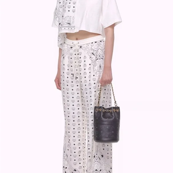 🔥NEW MCM Mini Visetos backpack with chain shoulder straps - Picture 3 of 8